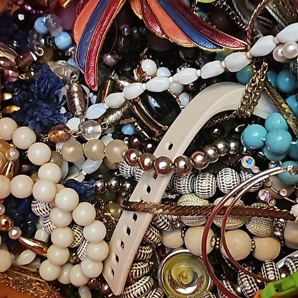 Craft jewelry bundle - Picture 2 of 3